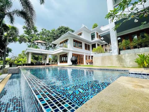 Yizen Beachfront Seaview Villa