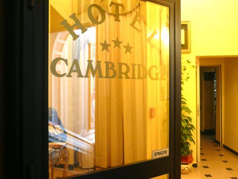 Cambridge Hotel