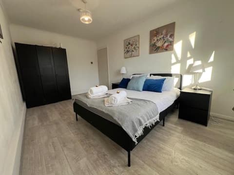 Stylish 2-Bedroom Apartment! Long-Term Stay!