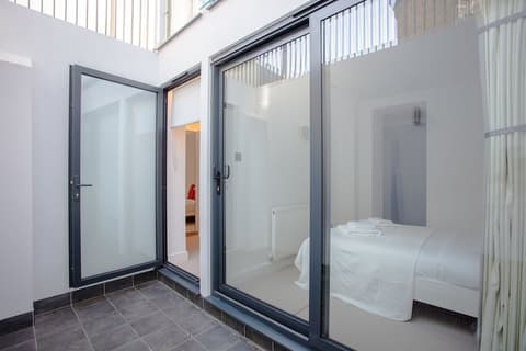 Newly Refurbished Modern 3 Bedroom Apartment in Affluent Fulham