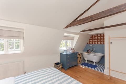 Stunning 2 Bedroom Apartment in the Heart of Chelsea