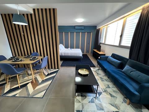 Alfonso Gomez Suites