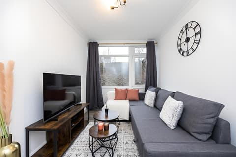 Holiday Square Aparments