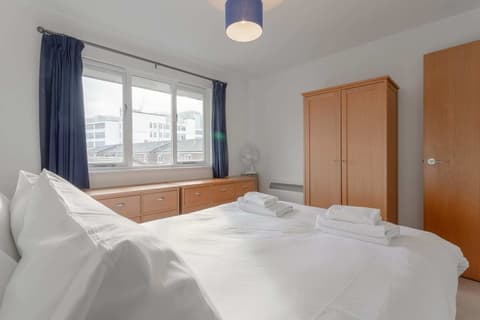 A Spacious 2 Bedroom Apartment In Aldgate East