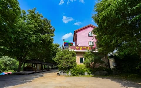 Yangpyeong Mountain Yard Pension