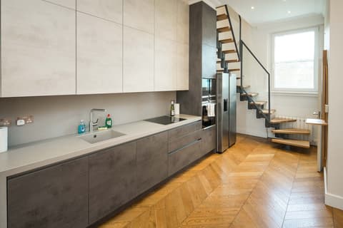 Luxury 2BD Apartment in Holland Park