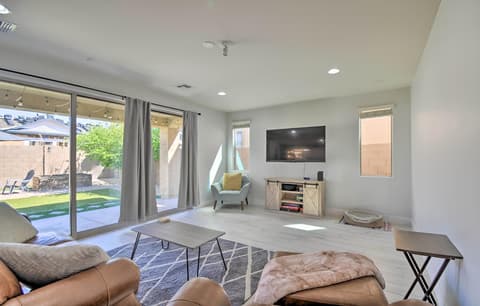 Glendale Home w/ Putting Green & Pool Access!