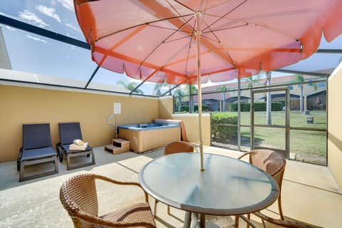 Kissimmee Townhome w/ Lanai: 4 Mi to Disney World!