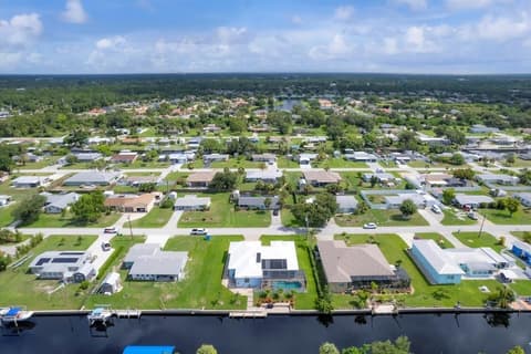 Englewood 5 Bedroom Pool Home 3 miles to Gulf Beaches! 5 Home