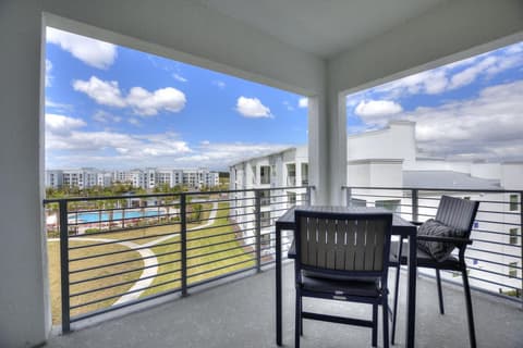 Mad Hatter Storey Lake by Shine Villas, 827 apts