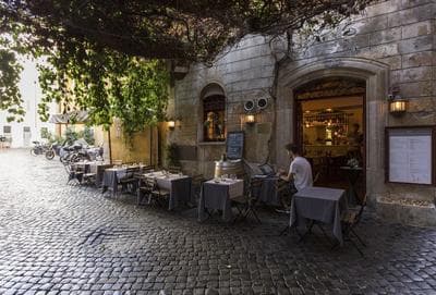 Cozy apartment in via degli Spagnoli - FromHometoRome