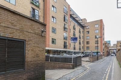 Shoreditch 2 Bed Flat by BaseToGo