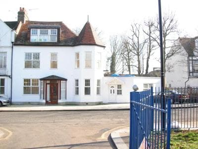 London Tottenham - good for centre free parking and Contractors and Relocators