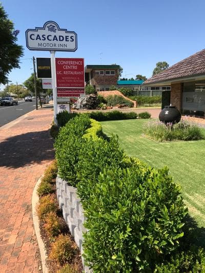 Cascades Motor Inn