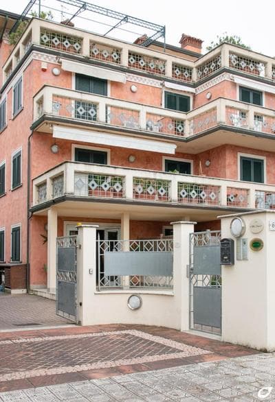 2-bedroom apt, with balcony & aircondition - 50 m from the beach