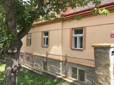Quiet and spacious apartment with free parking and garden just a few minutes walk from the centre of Znojmo