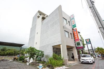 7-113 hotel