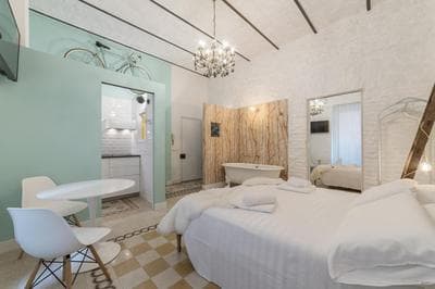 Romantic Vintage Colosseum Suite