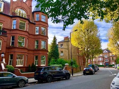 Luxury apartment in Central London, Mida Vale