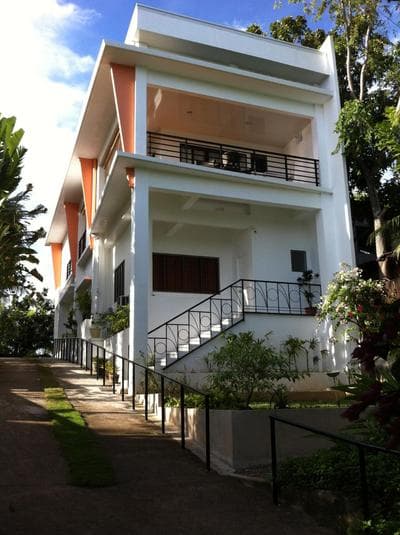Lola's Guest House
