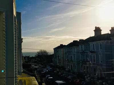 Elegant Spacious Apartment in Heart of St Leonards