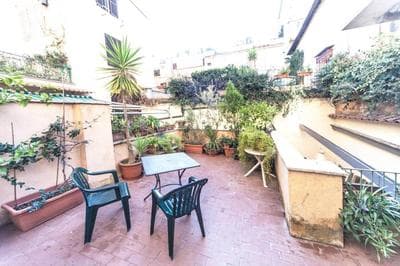 Central quiet apartment and terrace