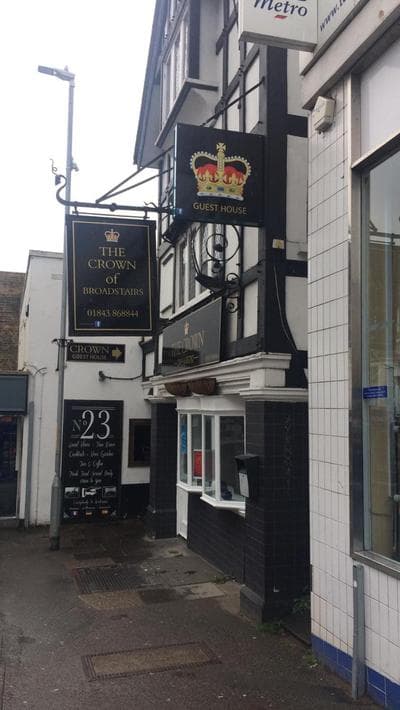 The Crown Bar & Guesthouse