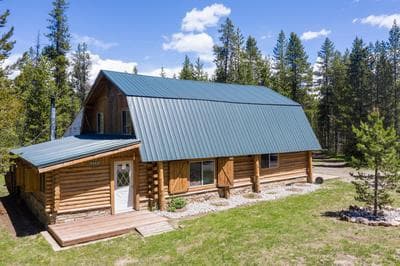 Grey Wolf Retreat by KABINO Sleeps 20 Commercial Kitchen Fire Pit WiFi Bunk Beds