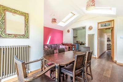Lovely Three Bedroomed House, Parking 2 Cars