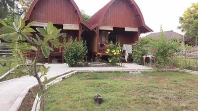 Lia Jaya Bungalows