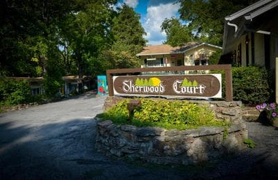 Sherwood Court Cottages & Guest Rooms