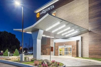 La Quinta Inn and Suites by Wyndham Bloomington