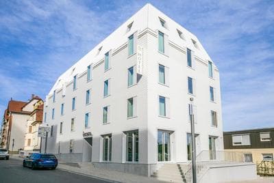 Hotel Bergamo Modern & zentral in Ludwigsburg 24h Check in 3 Min zum Schloss nachhaltiges Hotel in Holzbauweise