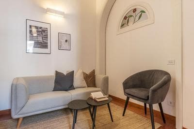 Lively Roma Trastevere renovated apartment - FromHometoRome