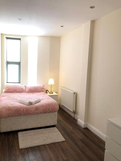 GREATER LONDON HOLIDAY LET @ HANWELL