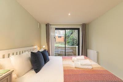 JOIVY Charming 2 bed with garden in Notting Hill