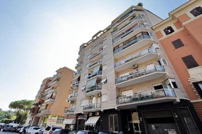 Maison Roberta with Balcony View of St Peter's