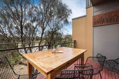 Comfy Coast Drive Condo - Free Parking - Free WIFI