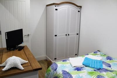 MODERN 2 BEDROOM APARTMENT IN THE HEART OF GREENWICH