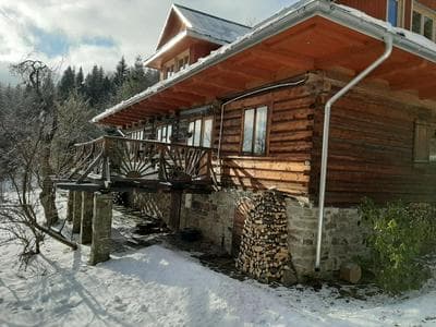 Chałupa z widokiem w górach