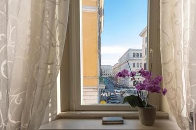 Luxury Apt with Colosseum View
