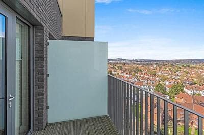 One Bedroom Modern Apartment Next to Wembley Stadium!