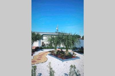 Private single family home - 10 minutes from beach