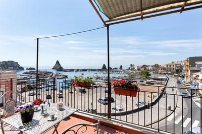 GuestHost - La Finestra dei Ciclopi Seaview Flat