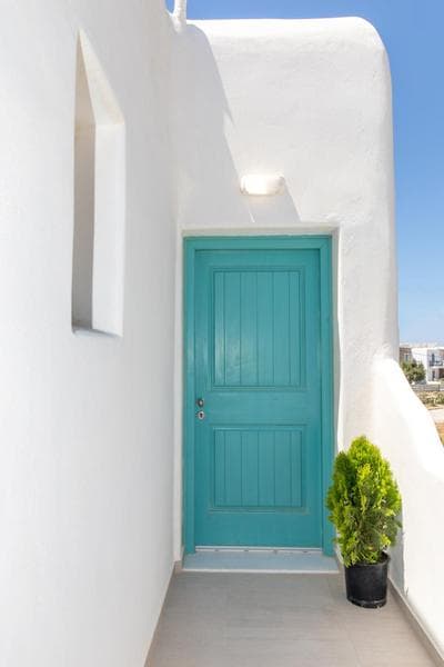 Kalais Beachfront Suites - Stunning Sea & Sunset Views, Free Beach Chairs, Bus Stop Outside, 12 Min from Naxos Town, 200 Mbps WiFi