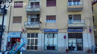 Ampio monolocale con balcone fronte mare