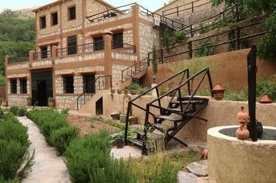 Tonaroz House