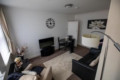 Beautiful Seaside Apartment-free parking