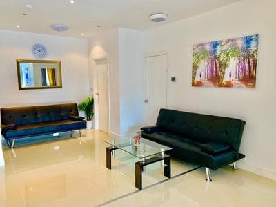 Spacious 2 Bedrooms 2 Baths Apartment with Garden and Parking