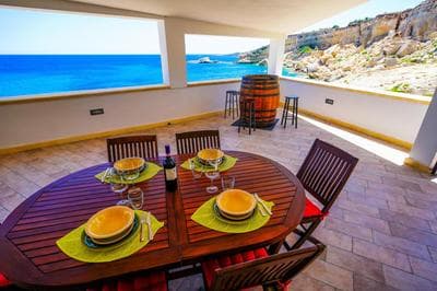 I Tri Scogghi , Villa sul Mare
